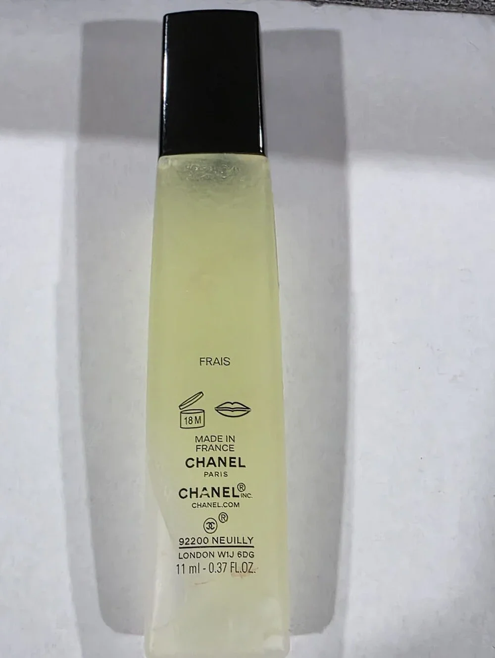 CHANEL HYDRA BEAUTY MICRO SÉRUM LÈVRES Intense Replenishing Hydration.